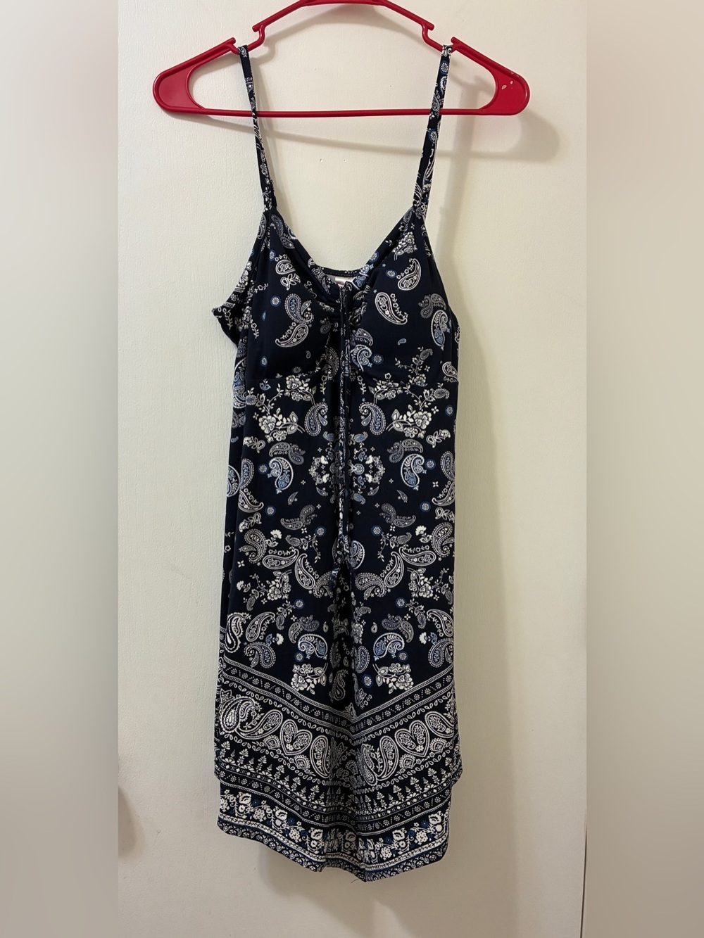 No Boundaries Navy Blue And White paisley Print Hanky Hem Dress Size
Med. 7-9